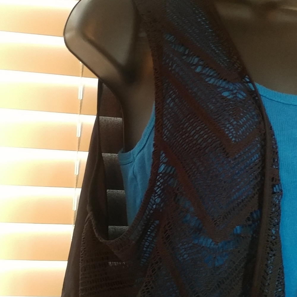 Vest - Picture 4 of 8
